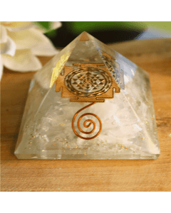 Agaat Hars Piramide Wit Gypsum Sri Yantra